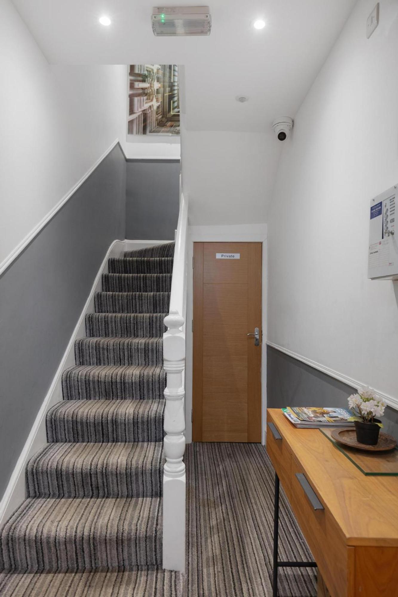Modern City Centre Flat Оксфорд Экстерьер фото